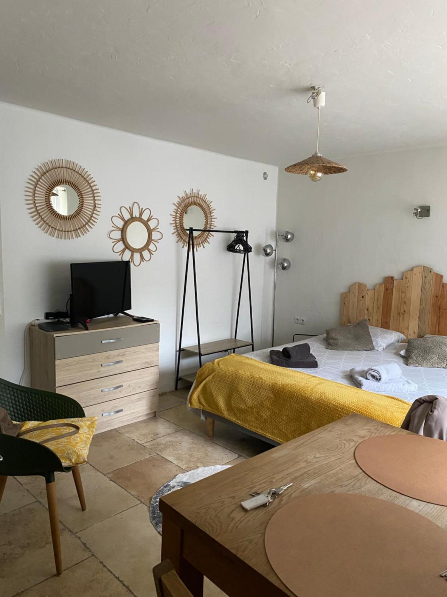 Studio La Source Claire LʼIsle-sur-la-Sorgue Esterno foto